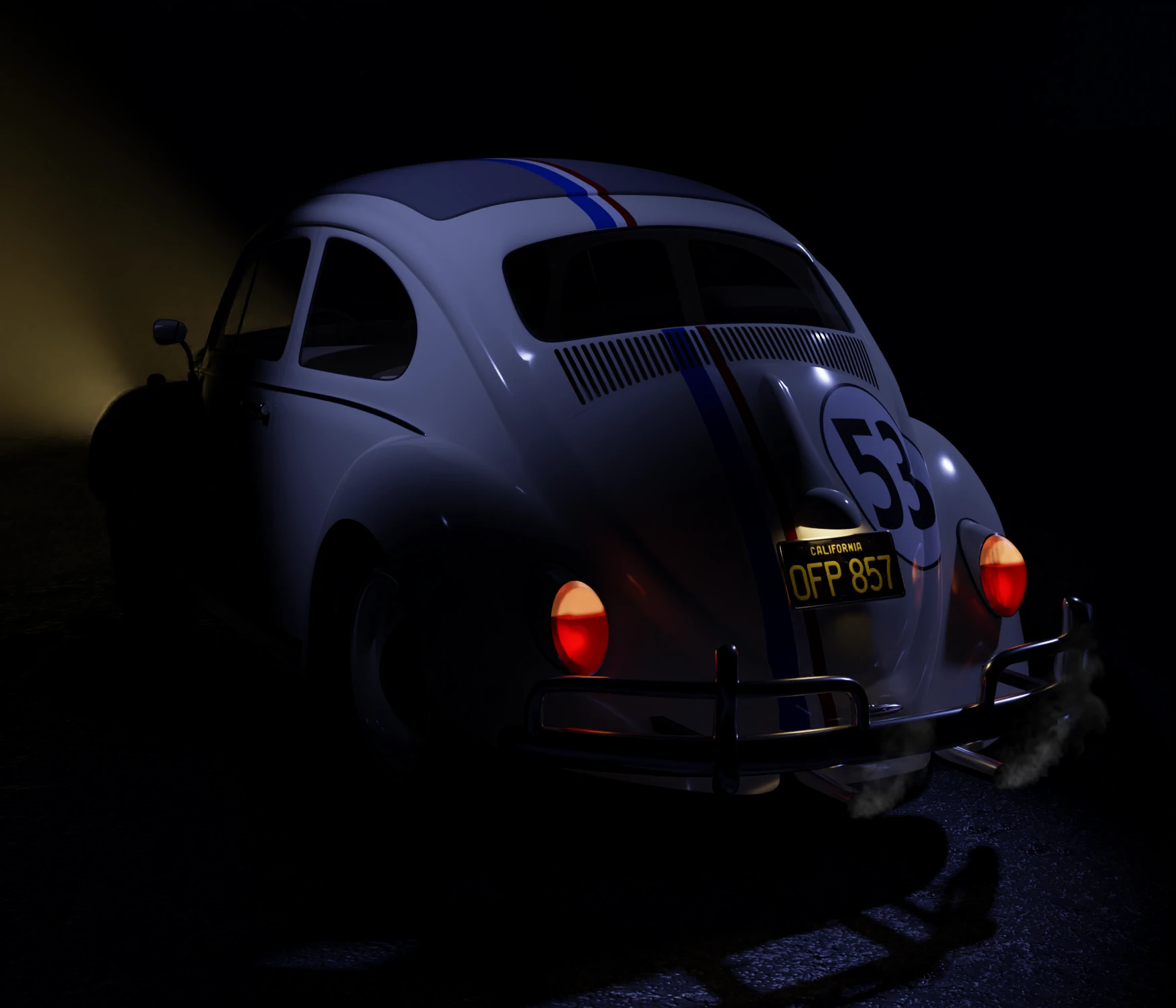 Schräge Heckansicht hinten links des VW-Käfers: Herbie bei Nacht. Alle außenbeleuchtungen sind eingeschaltet.